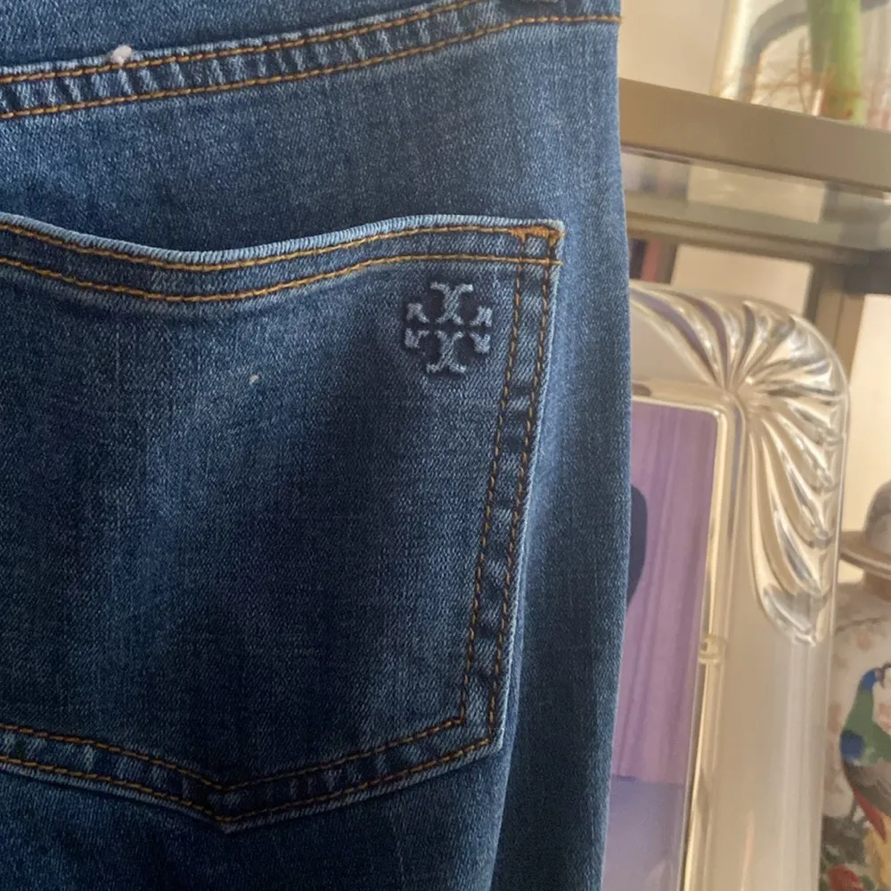 Tory Burch
Mia Embroidered-Cuff Cropped Jeans - Image 6
