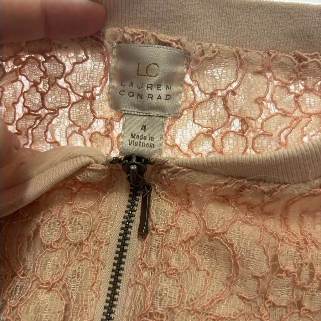 Lauren Conrad LC Light Blush Pink Floral Lace Zip‎ Up Bomber Jacket Lined Size 4 - Image 3