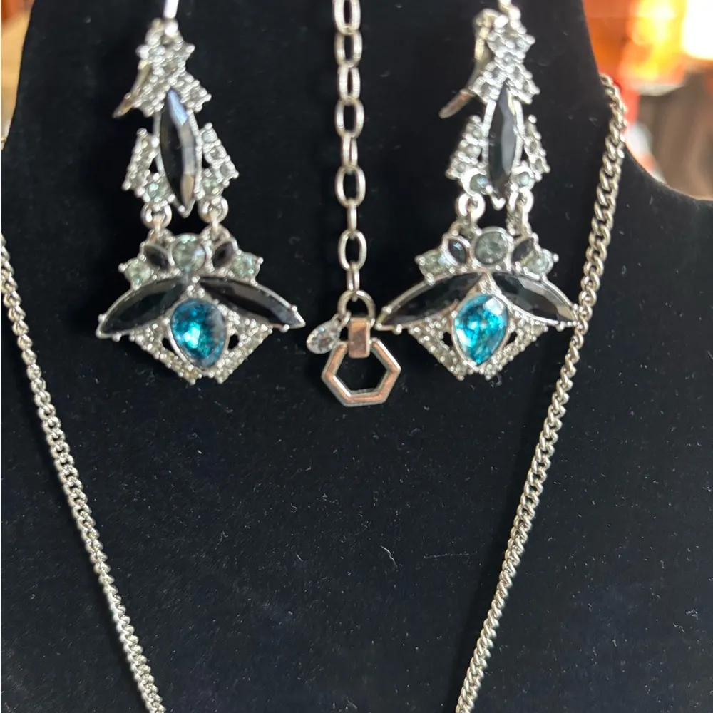 Necklace & earring set costume silver tone with stones, believe to be Vera Wang - Image 3