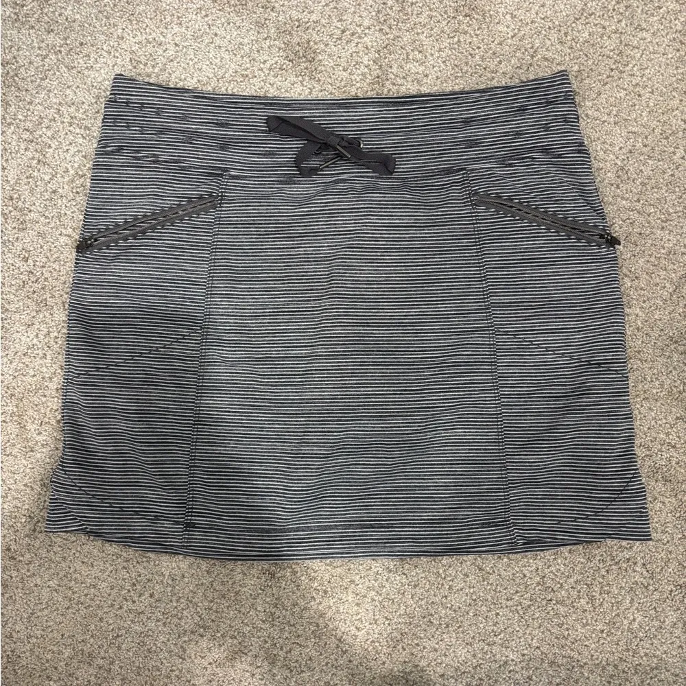 Athleta Modern Metro Grey Stretch Striped Golf Tennis Skirt Skort Women's S - Image 3
