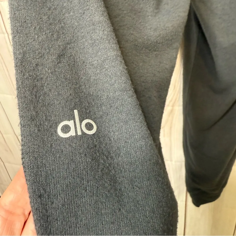 Alo Yoga Soho Sweatpant Anthracite Grey - Image 5