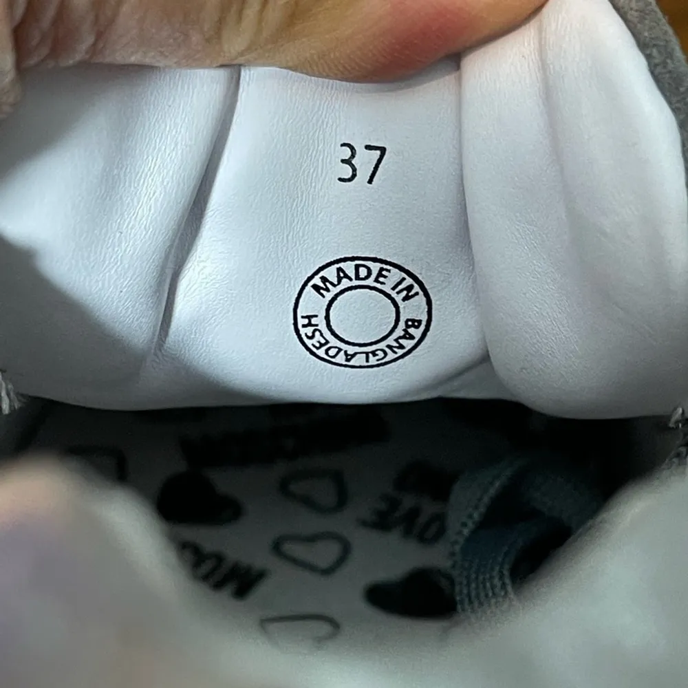 LOVE Moschino Women's Grey Suede Chunky Wedge Sneakers Red Sequins Hearts Sz 37 - Image 7