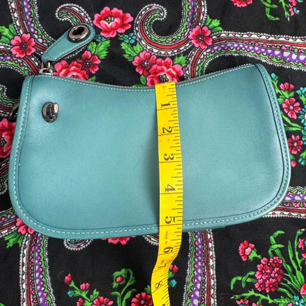 Coach swinger 20 Leather Shoulder/Crossbody Bag - Image 11