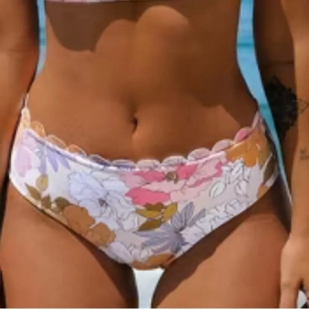 Cupshe Women's Scalloped Trim Hipster Bikini Bottoms Swimsuit Large - Image 4