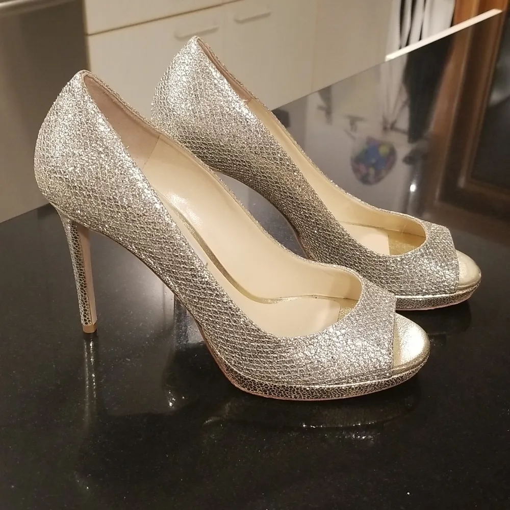 💕JIMMY CHOO💕 Metallic Luna 100 Champagne Glitter Fabric Peep Toe Platform Pump - Image 1
