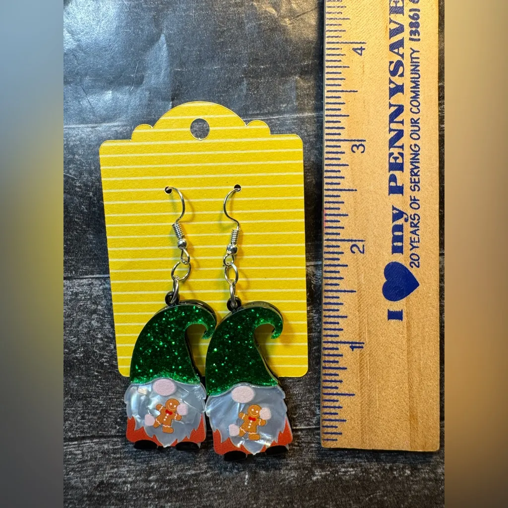 Gnome Holding Gingerbread Man Cookie Christmas Dangle Pierced Earrings Green New - Image 3