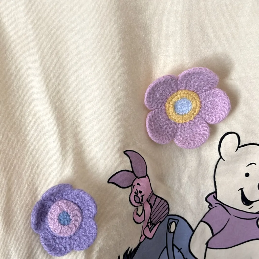 Winnie The Pooh piglet Eeyore Tigger butter yellow graphic tee 3D knit florets L - Image 5