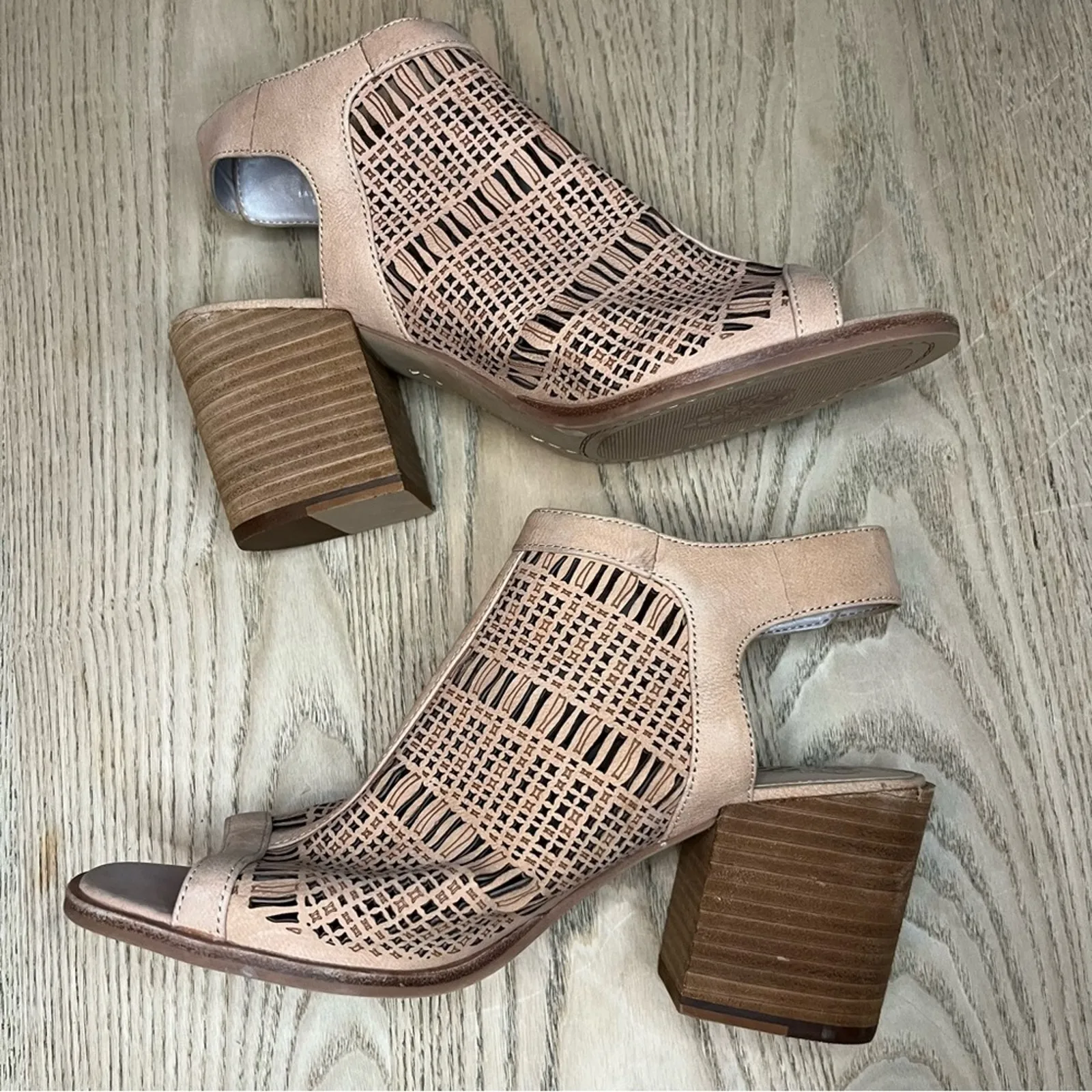 Vince Camuto Keannie Block Heel Leather Perforated Cage Sandals Tan Women’s 8 - Image 7