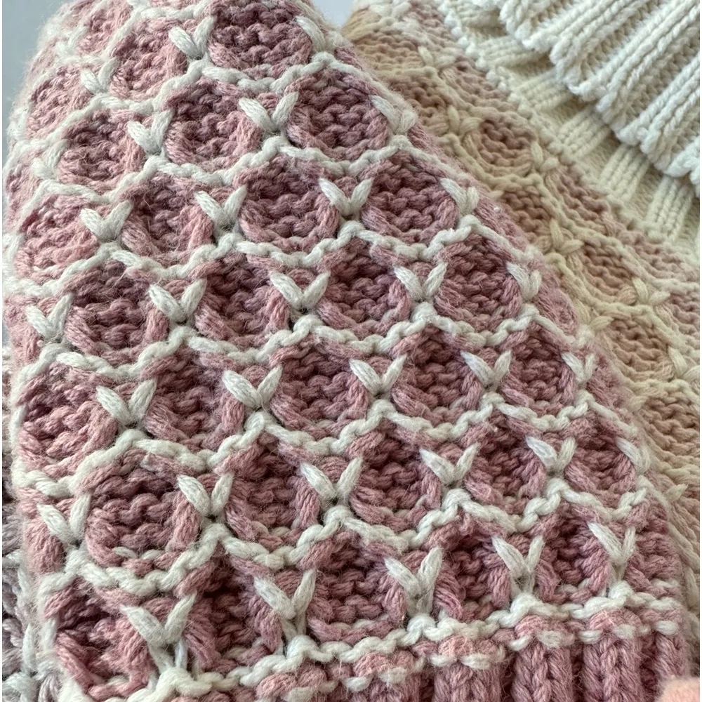 Liz Claiborne ombré pink sweater. - Image 4