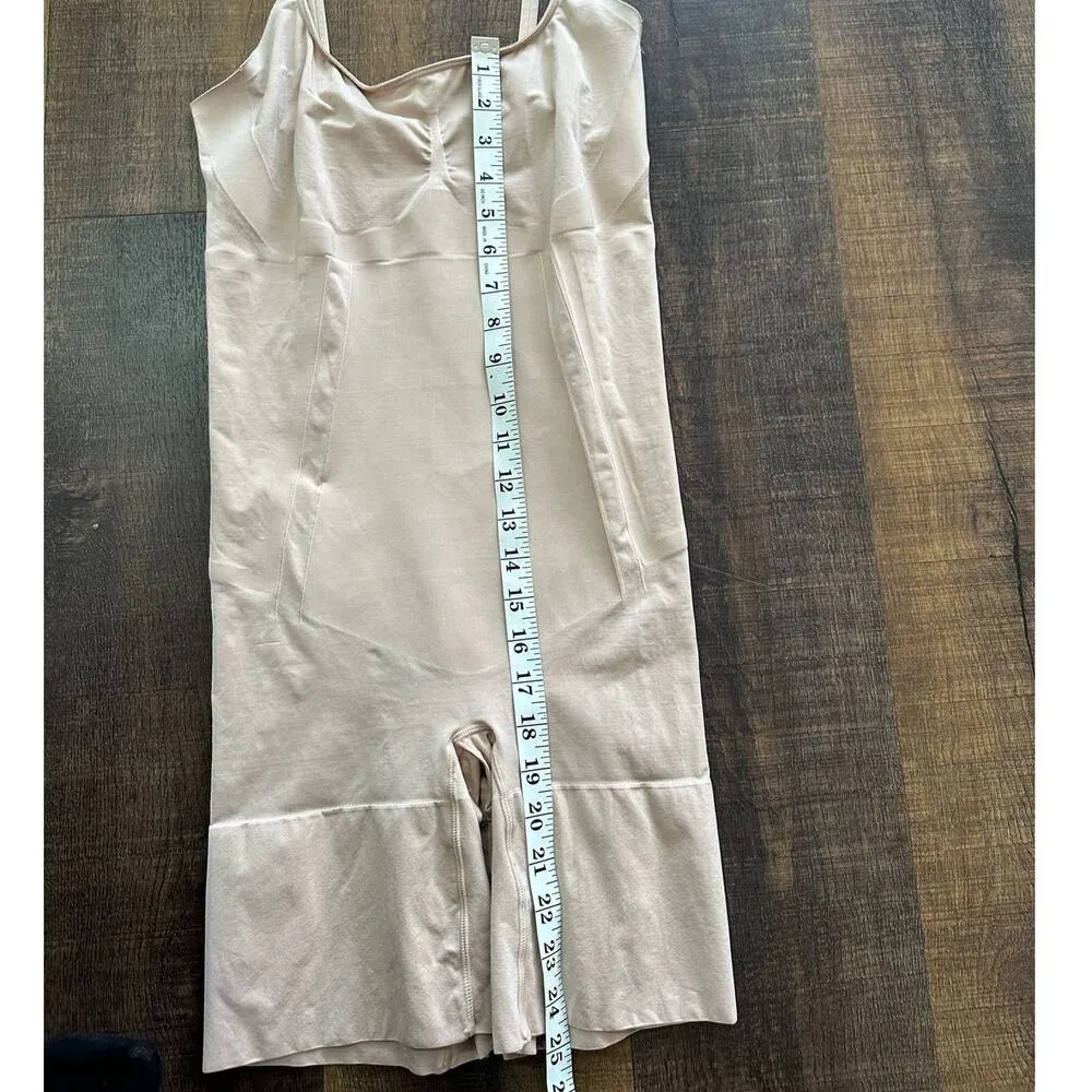 The Spanx Everybody Shape Enhancing Seamless Short Mid Thigh Bodysuit Size XL - Image 3