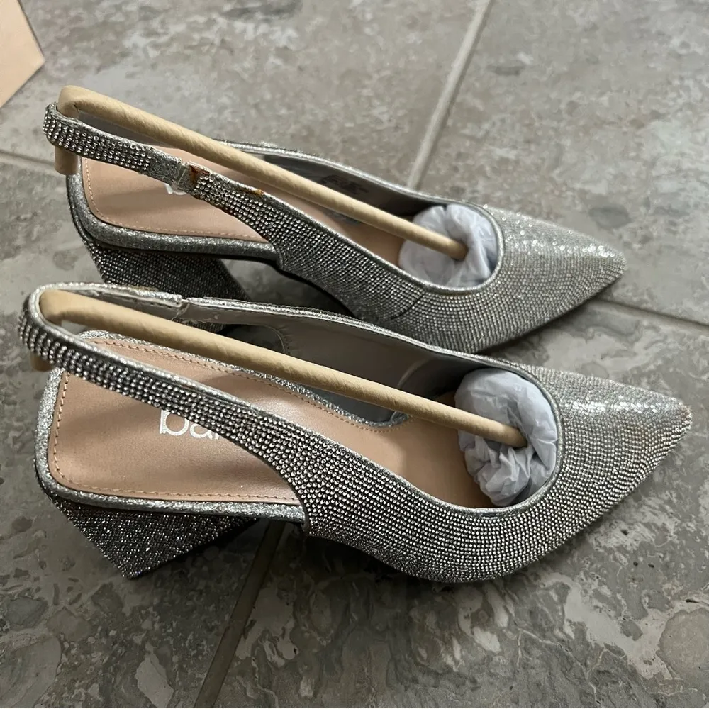 NWT  Arrica Slingback Pumps, Silver Bling Size 7M New in Box Retail $89.5 - Image 3