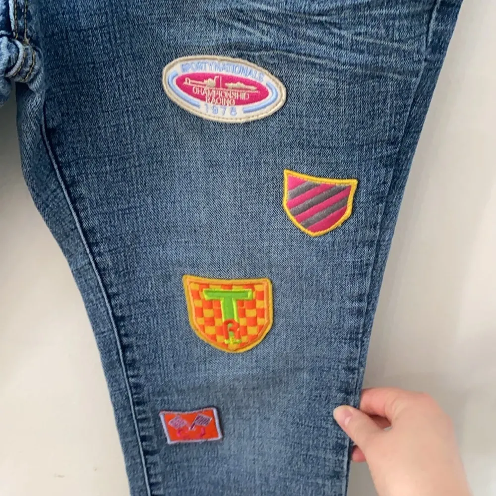 Crest Jeans being stitch racing patches extra short light wash jeans size 5 / 6 Blue - Image 6