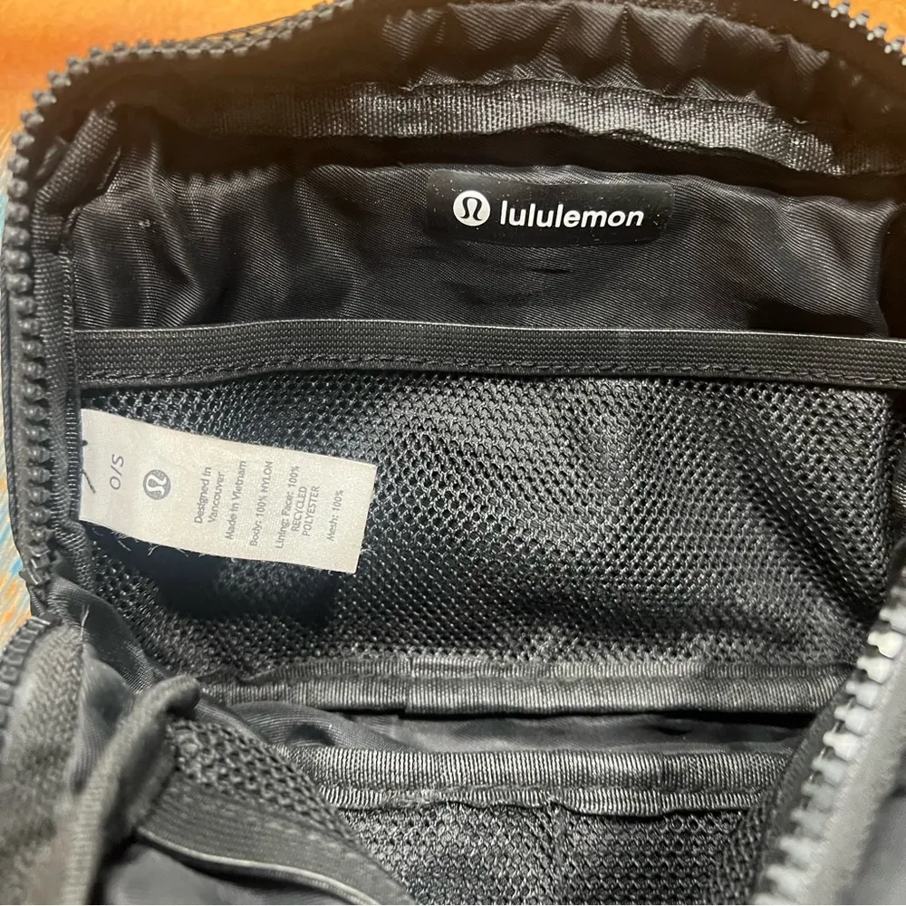 lululemon Everywhere Belt Bag Black OS unisex - Image 5