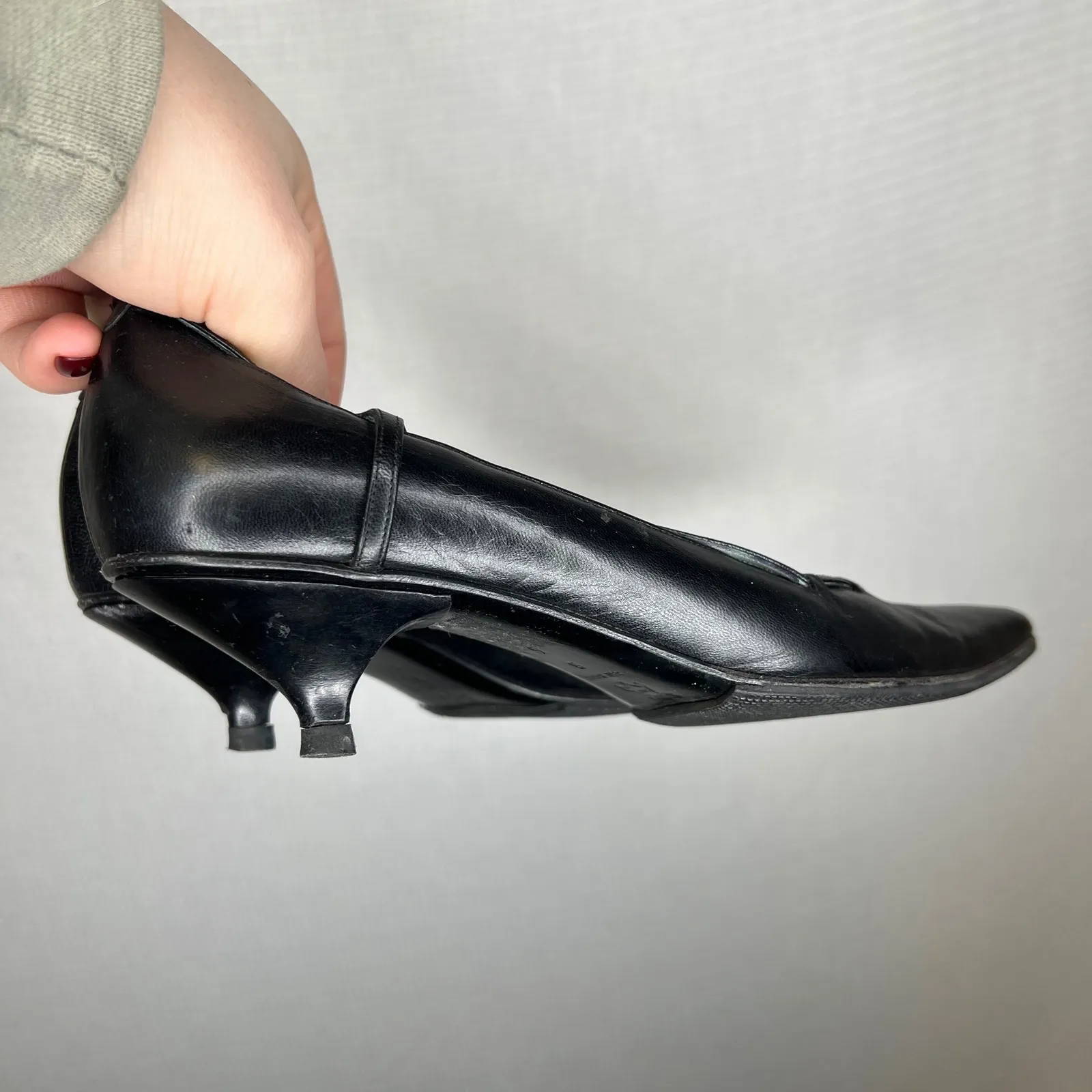 Sigerson Morrison Vintage Y2K Black Leather Pointed Toe Kitten Heel Italy Size 6 - Image 5
