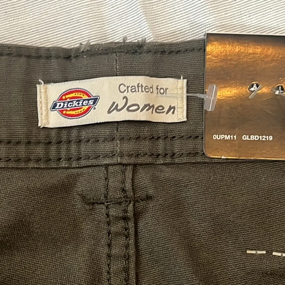 Dickies Women’s Green Duck Relaxed Carpenter Plus Size Shorts - NWT - Image 6