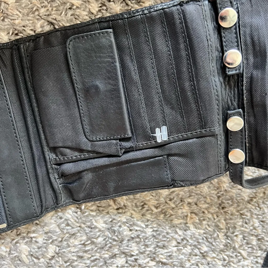 G.H. Bass & Company Black Leather Wallet Crossbody Purse‎ - Image 8