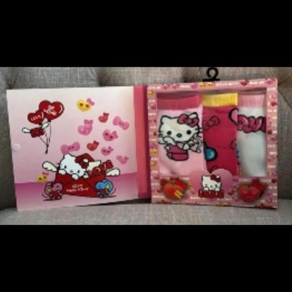 Hello kitty and friends Valentines Day Socks - Image 2