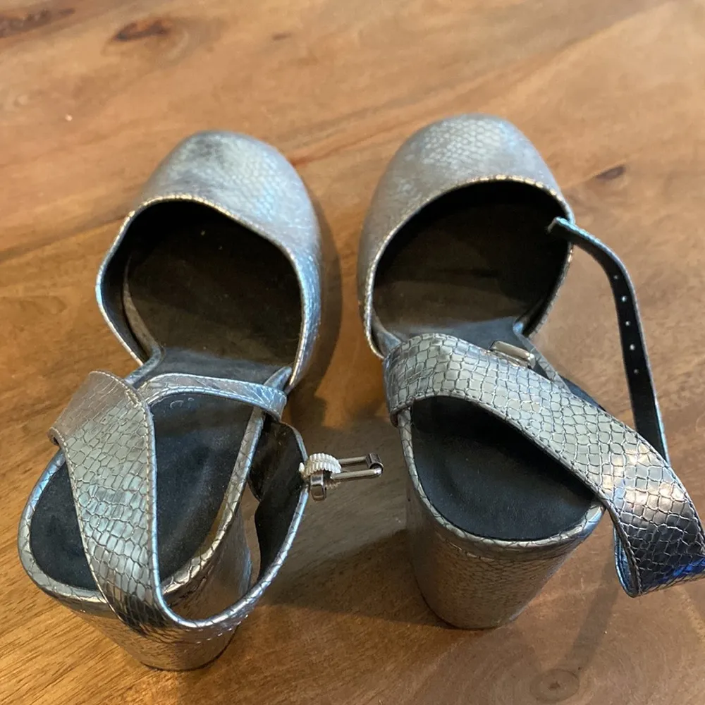 Silver Women's Platform Heels Size 9 - Image 3