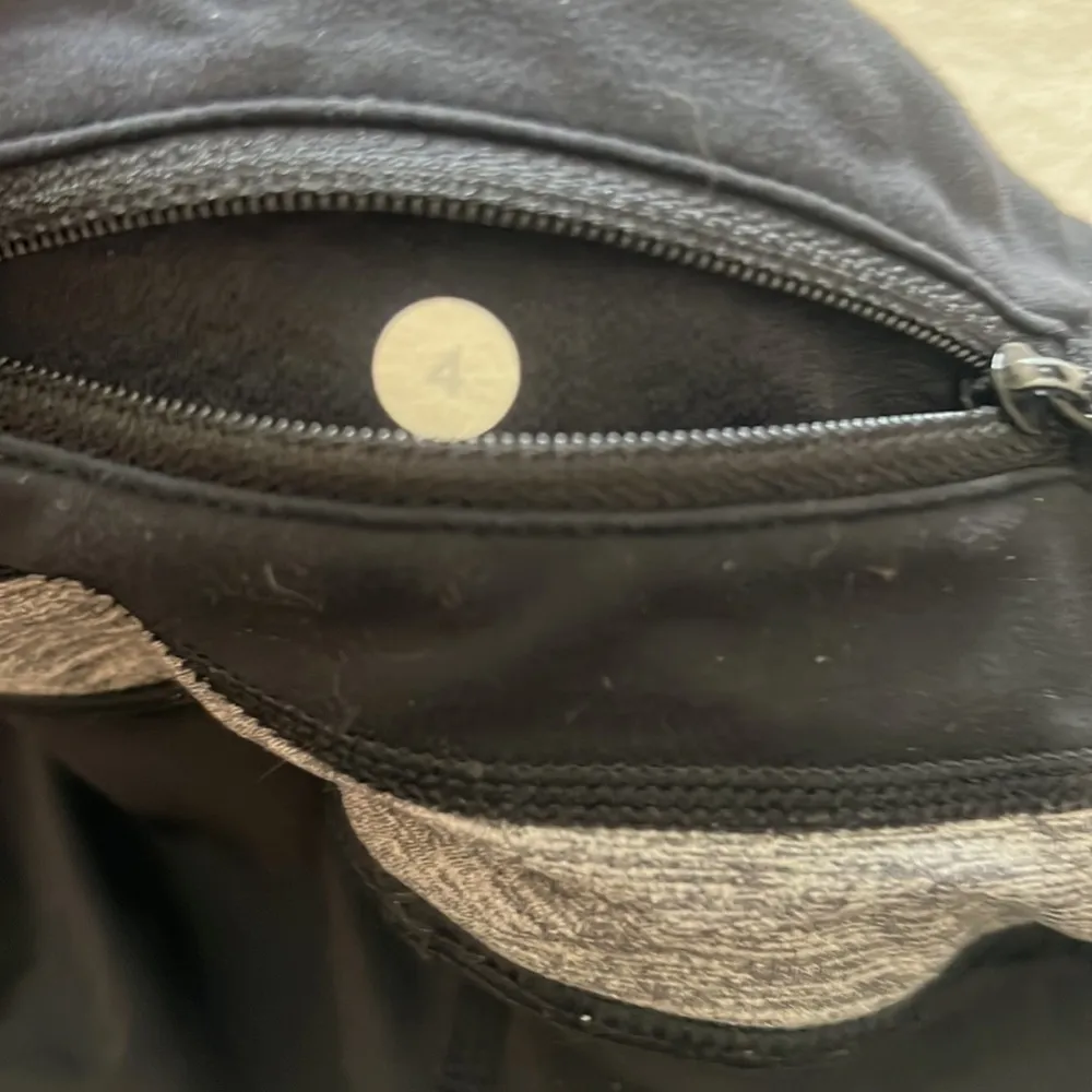 Lululemon Run Like a Marathon black crops with silicone grip - Image 8