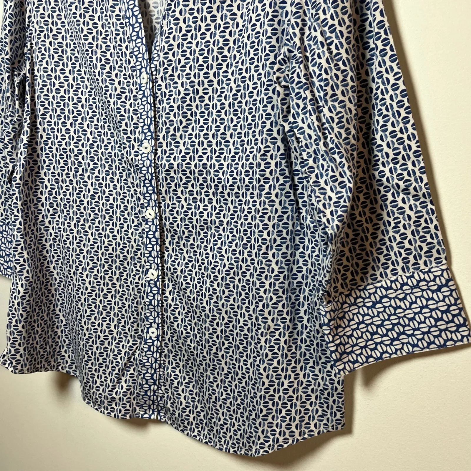 Foxcroft Wrinkle Free 3/4 Sleeve Button Blouse Sz 6 Blue White Business Casual - Image 7