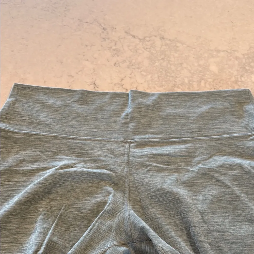Lululemon Light Heathered Sage Green Cropped Leggings size 20 - Image 4