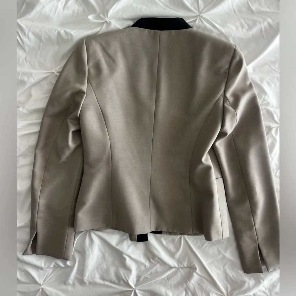 Chic Beige and Black Blazer Tan Size 2 - Image 2