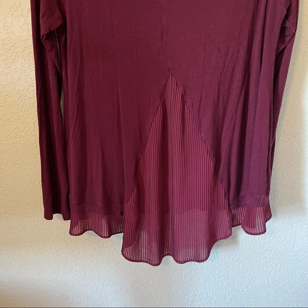 Romeo + Juliet Maroon Pleated Knit Top - Image 2