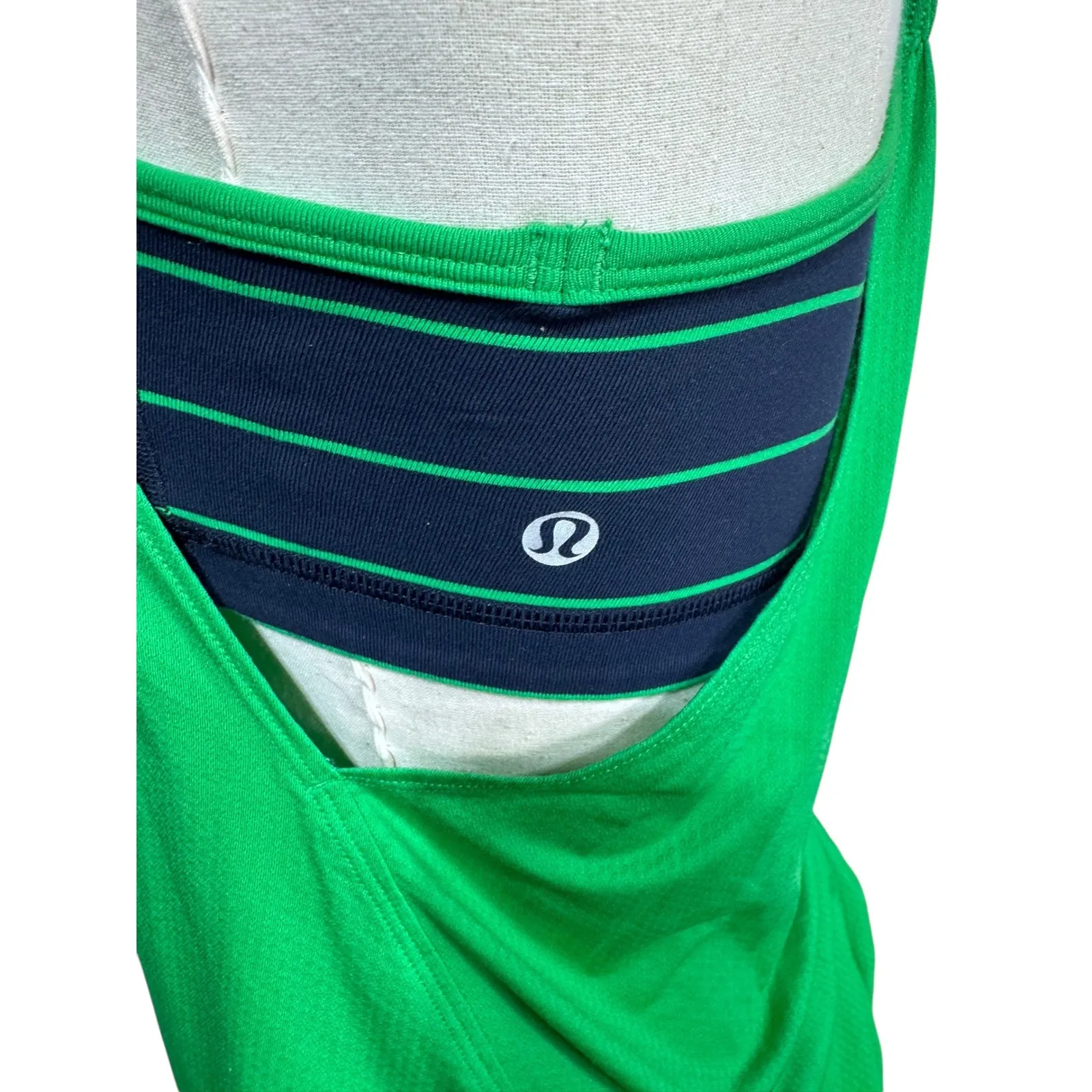 Lululemon Green Built-In‎ Bra Racerback Tank Top Women's XS-S EUC Shelf Bra - Image 3