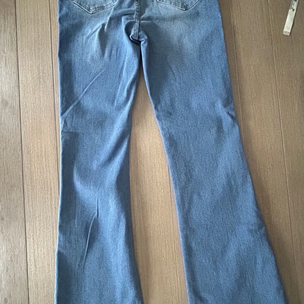 High rise boot cut jeans 9 Size 8 - Image 2