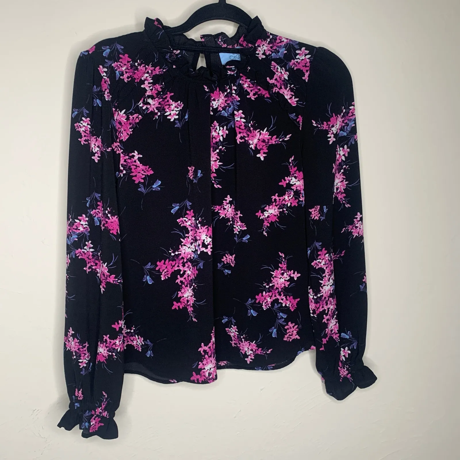 CeCe Black Pink Floral High Neck Ruffle Detail Blouse Size XS - Image 5