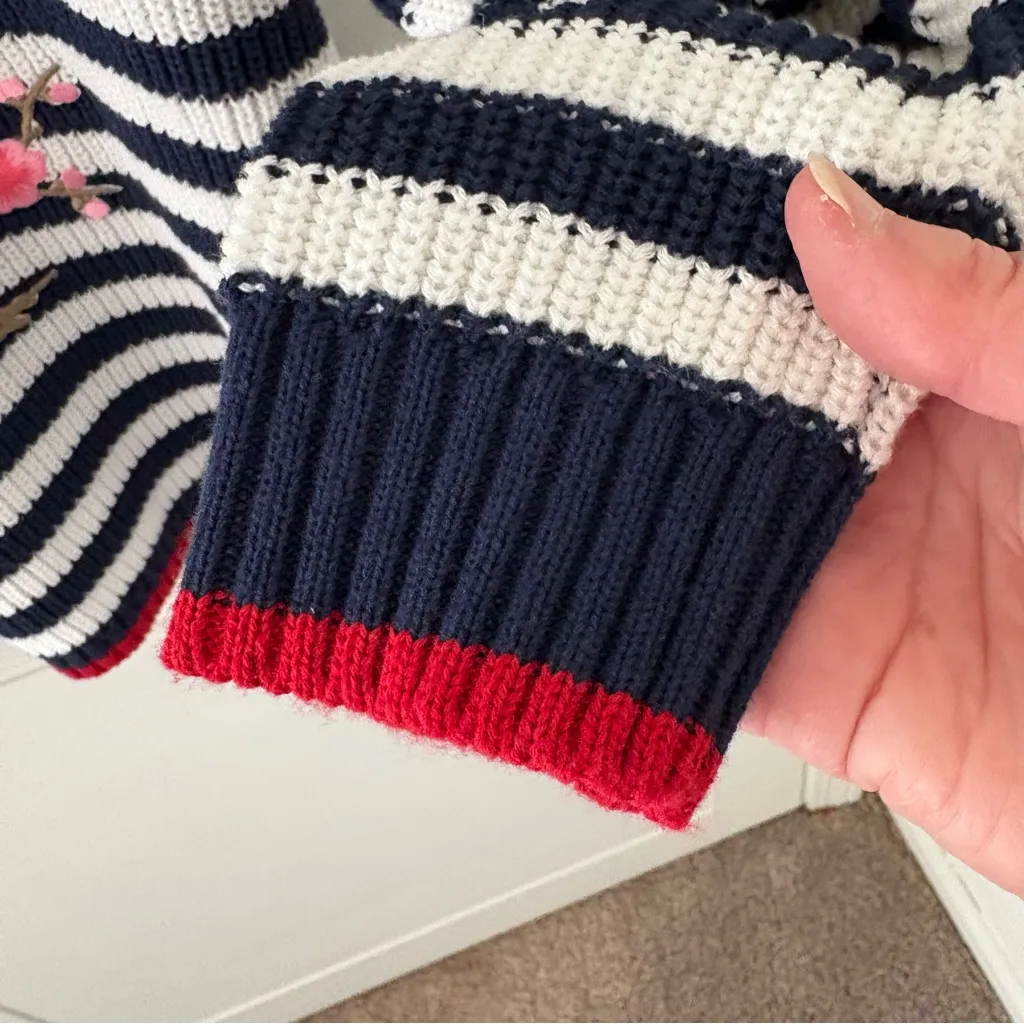 Skovhuus Italian Made Embroidered Boat Neck Sweater. Size Medium. - Image 4