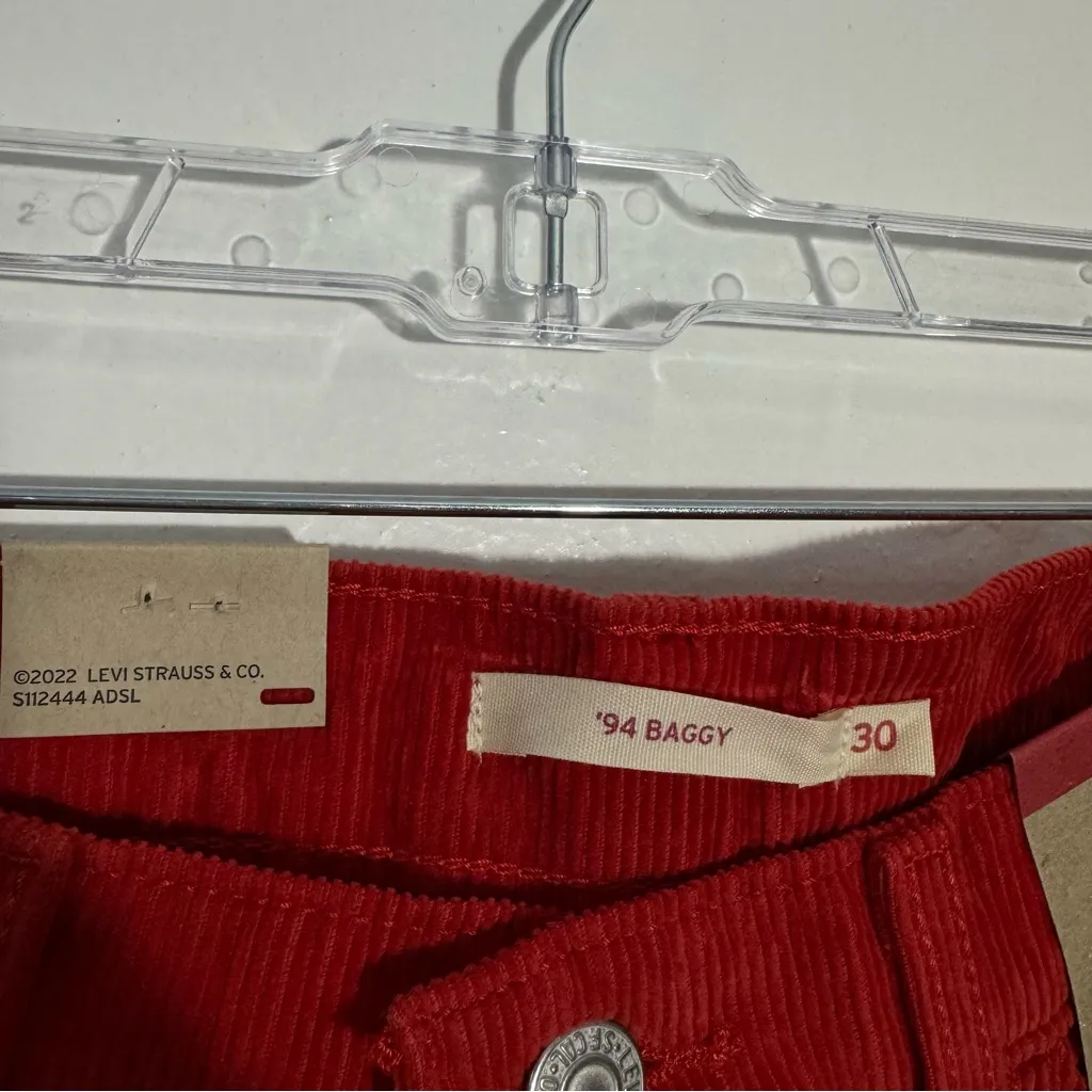 NWT Levi's Women's 94 Baggy Red High Rise Corduroys Size‎ 30 x 31 - Image 6