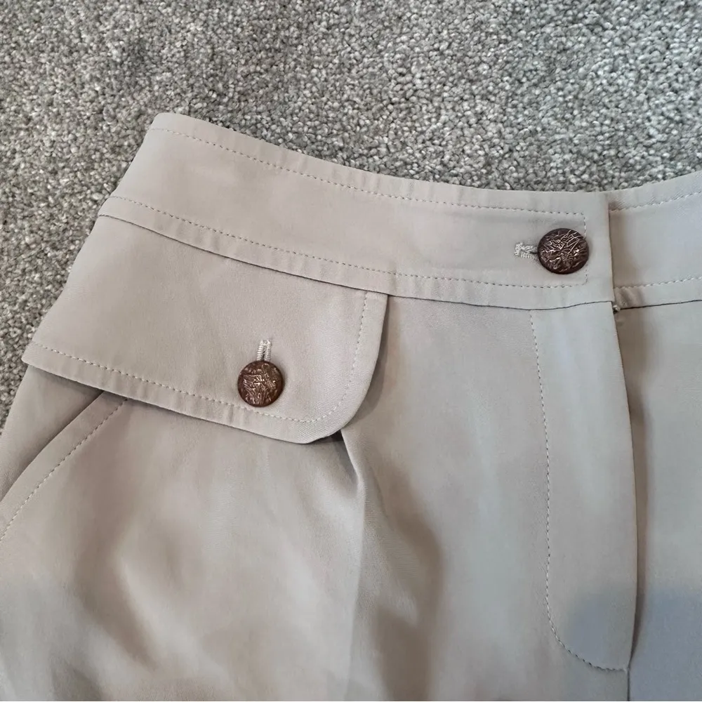 St. John Women's Beige Khaki Bermuda Shorts Size 2 - Image 4