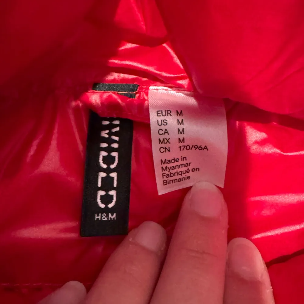 Red Cropped Puffer Mini Vest - Image 3