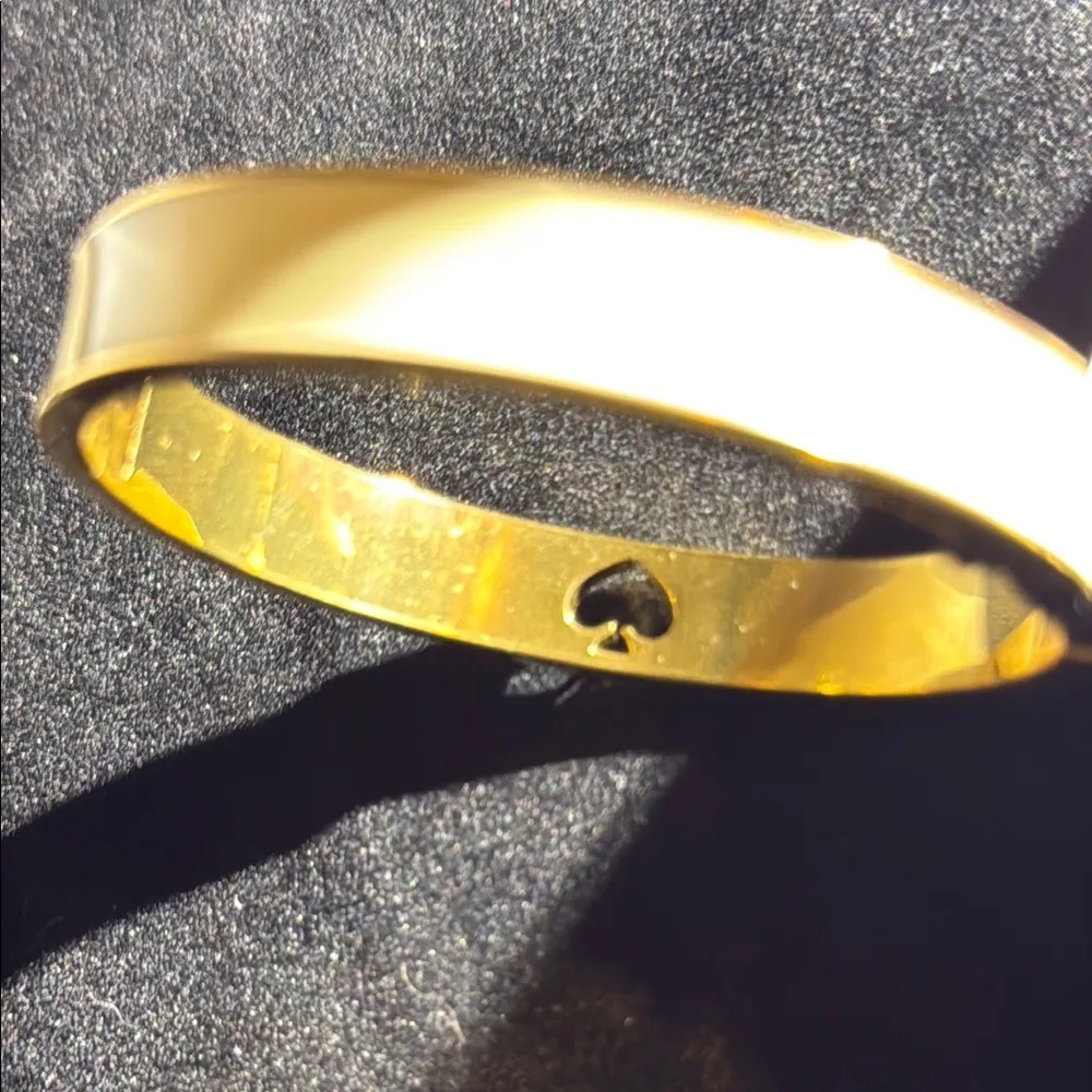 Kate Spade ‘Hole Punch Spade’ Gold and Cream Bracelet - Image 5