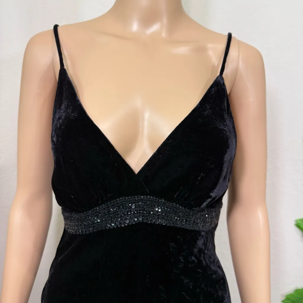 Elegant Black Velvet Top Express - Image 5
