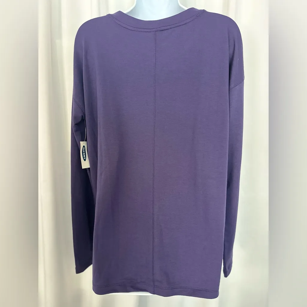 Old Navy Active Long sleeve Performance Top (1026) - Image 2