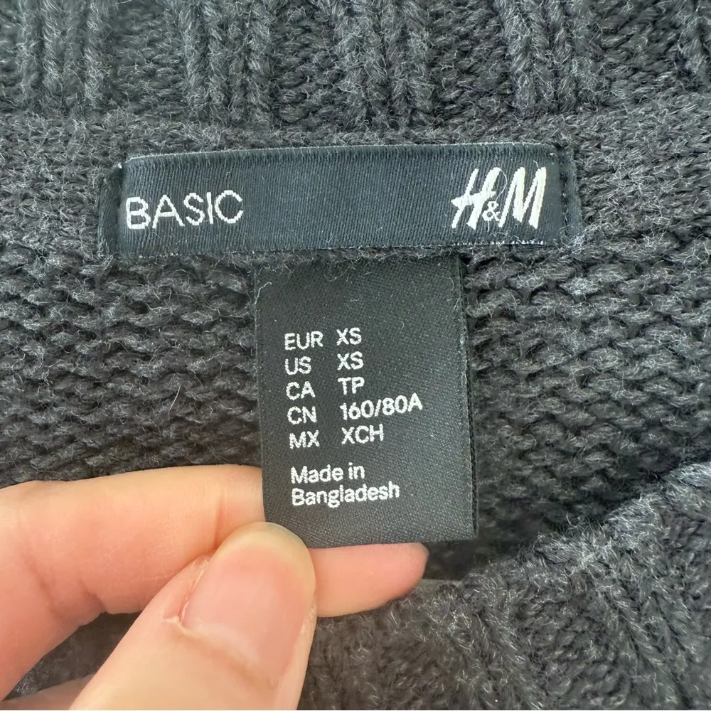 Women’s Charcoal Gray Classic Crewneck Chunky Knit Sweater XSmall - Image 3