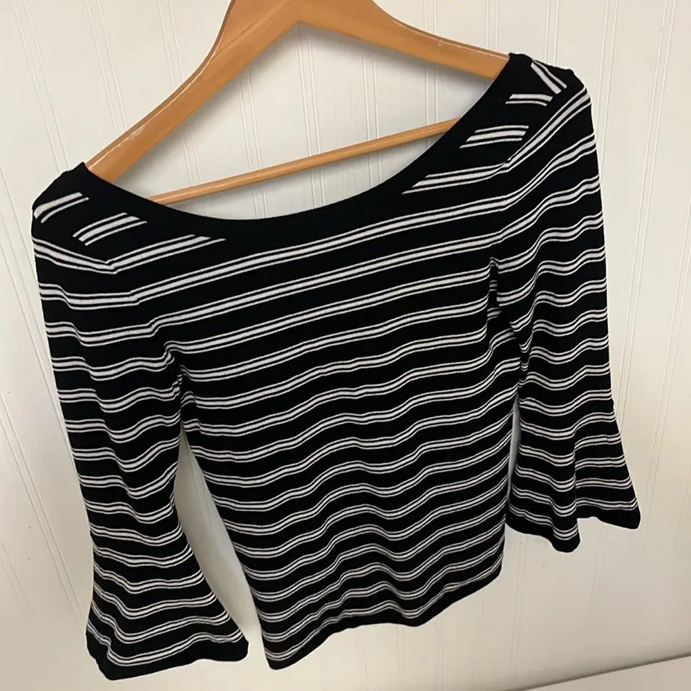 White House Black Market scoop neck V-back Striped flare arm Sweater - Image 4