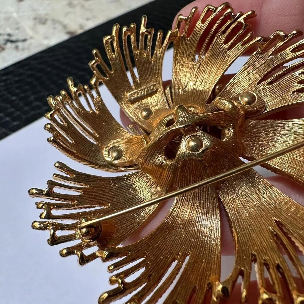 Beautiful Large Signed Monet Gold Tone Brooch Pin Fringed Textured Style - Image 9