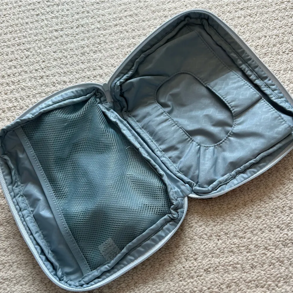 Vera Bradley Lighten Up Wipes Wipe Travel Pouch in Mod Paisley - Image 2