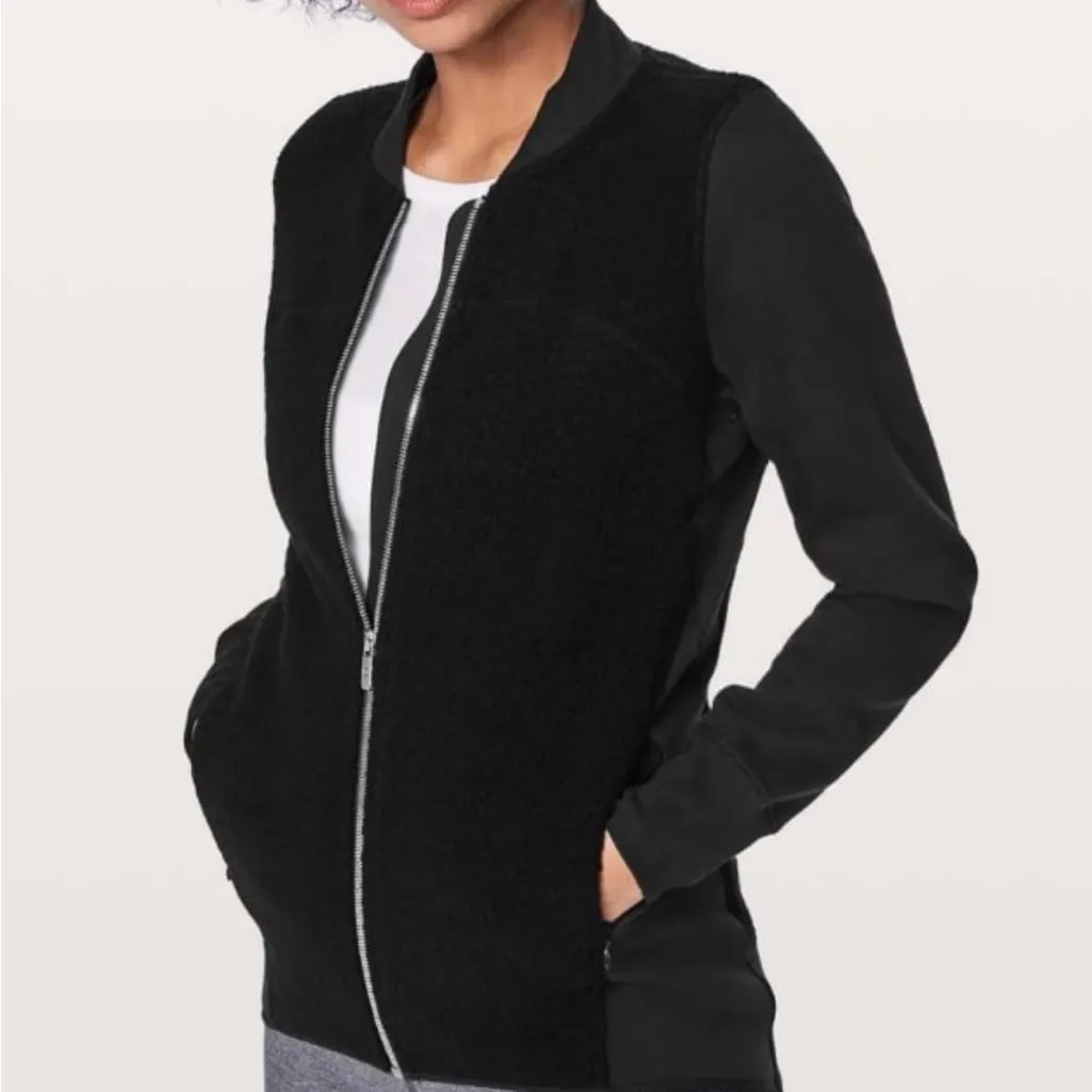 Lululemon Sherpa Women's Black Bomber Jacket 6 - Image 4