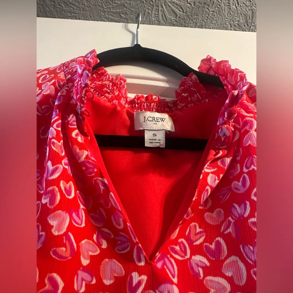 Jcrew keyhole smocked blouse with Red Heart Print - Image 4
