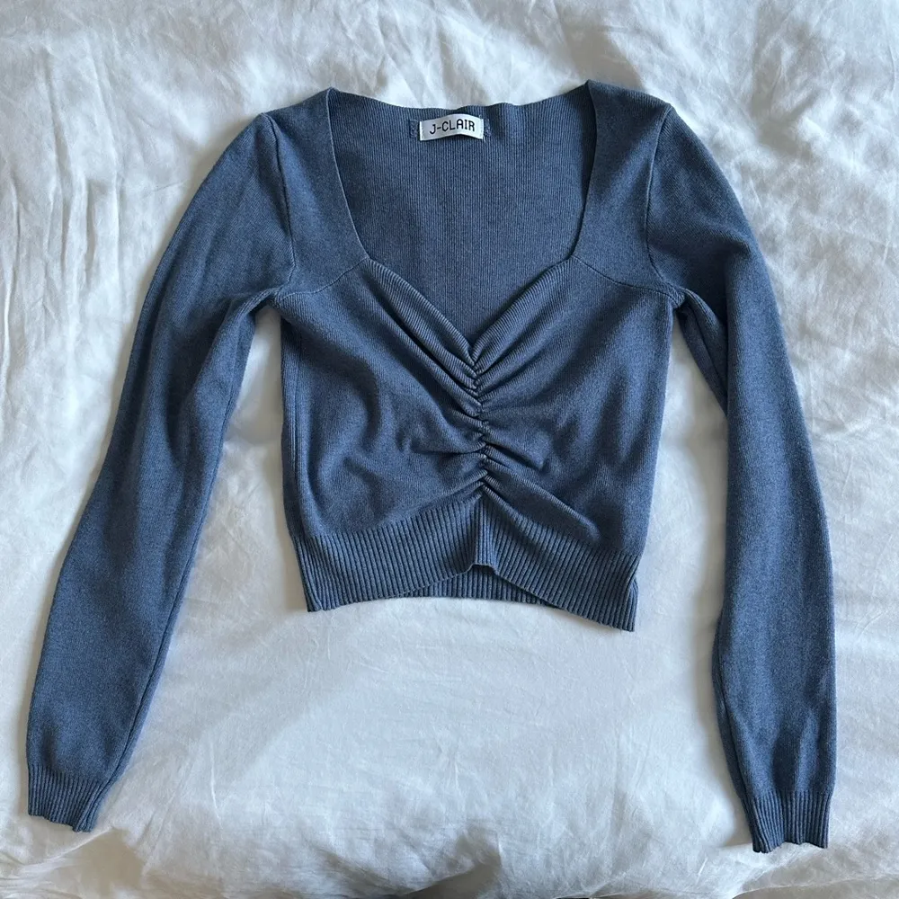 Ruched Long Sleeve Blue Crop Sweater - Image 2