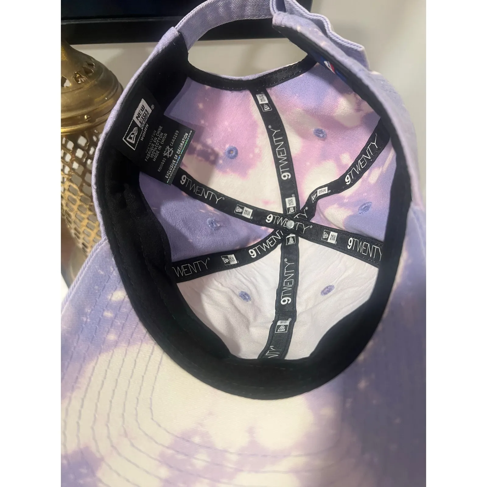 Women’s New Era New York Mets baseball cap in a lavender and white tie - Image 9