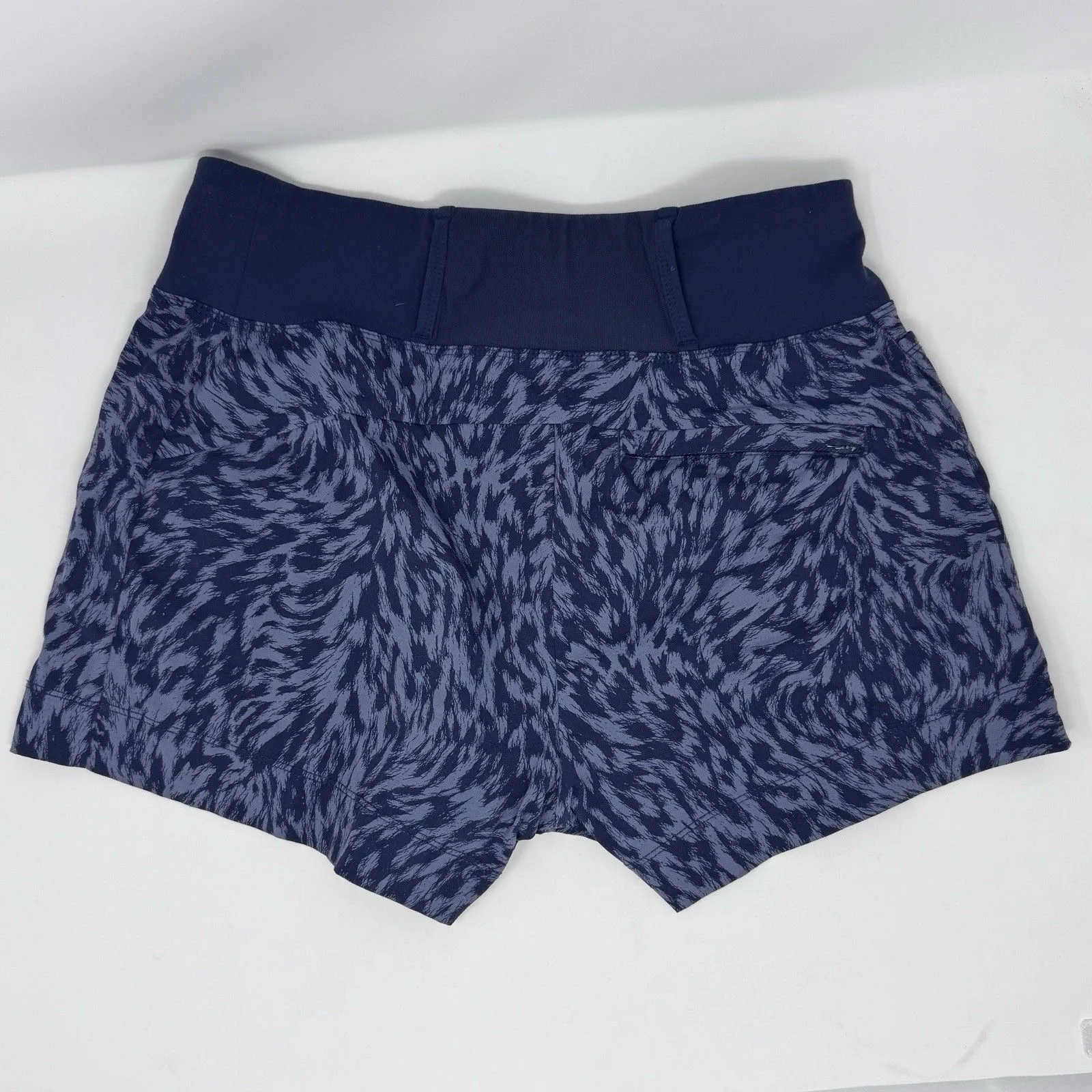 Athleta Trekkie North Printed Shorts Navy Blue Camo Stretch Hiking Size 6 - Image 2