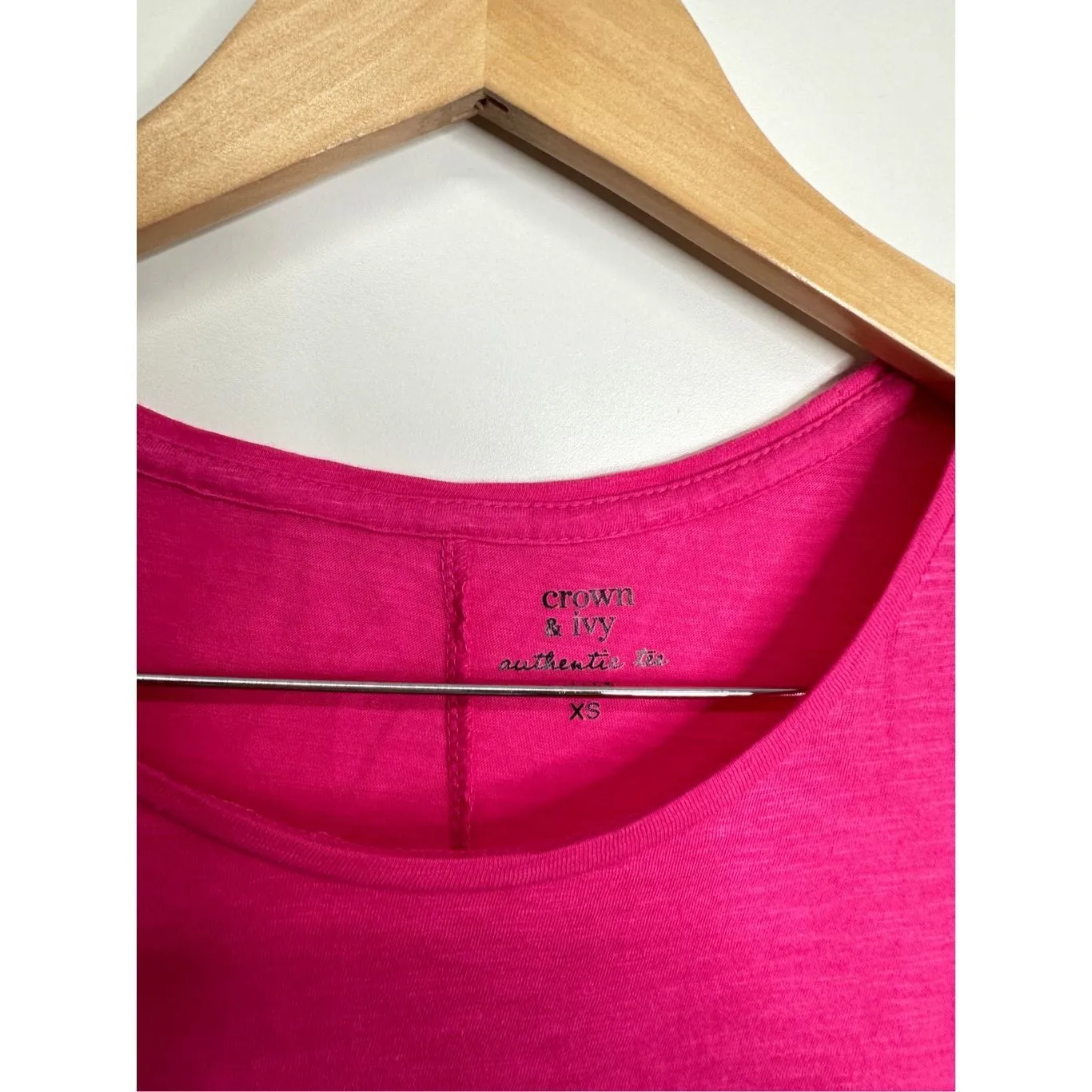 Crown & Ivy Shirt Womens Pink Short Sleeve Sequin Turtle Size XS NEW - Image 8