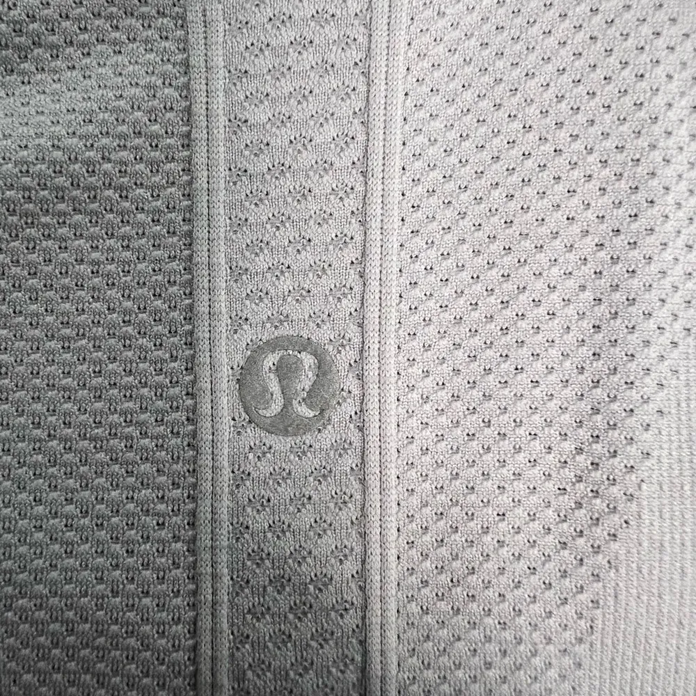 Lululemon Women's Gray Aloha Swiftly Tech Short Sleeve Shirt Size 2 - Image 10