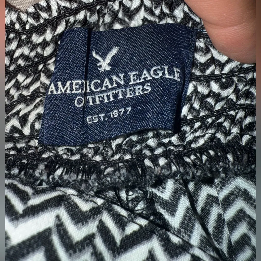 American Eagle‎ Women's Black & White Zigzag Shorts Size Small - Image 4