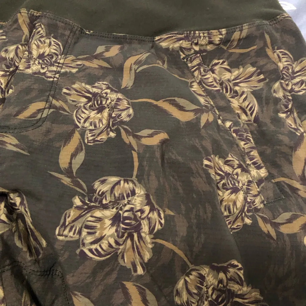 Athleta Trekke North floral shorts women’s size 12 athletic green‎ vacation - Image 4